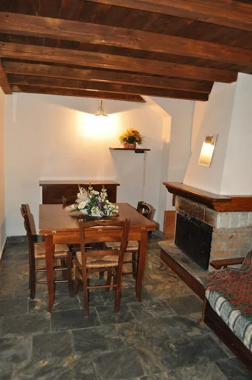 Kır Evi Borgo Isola Santa Konuk evi
