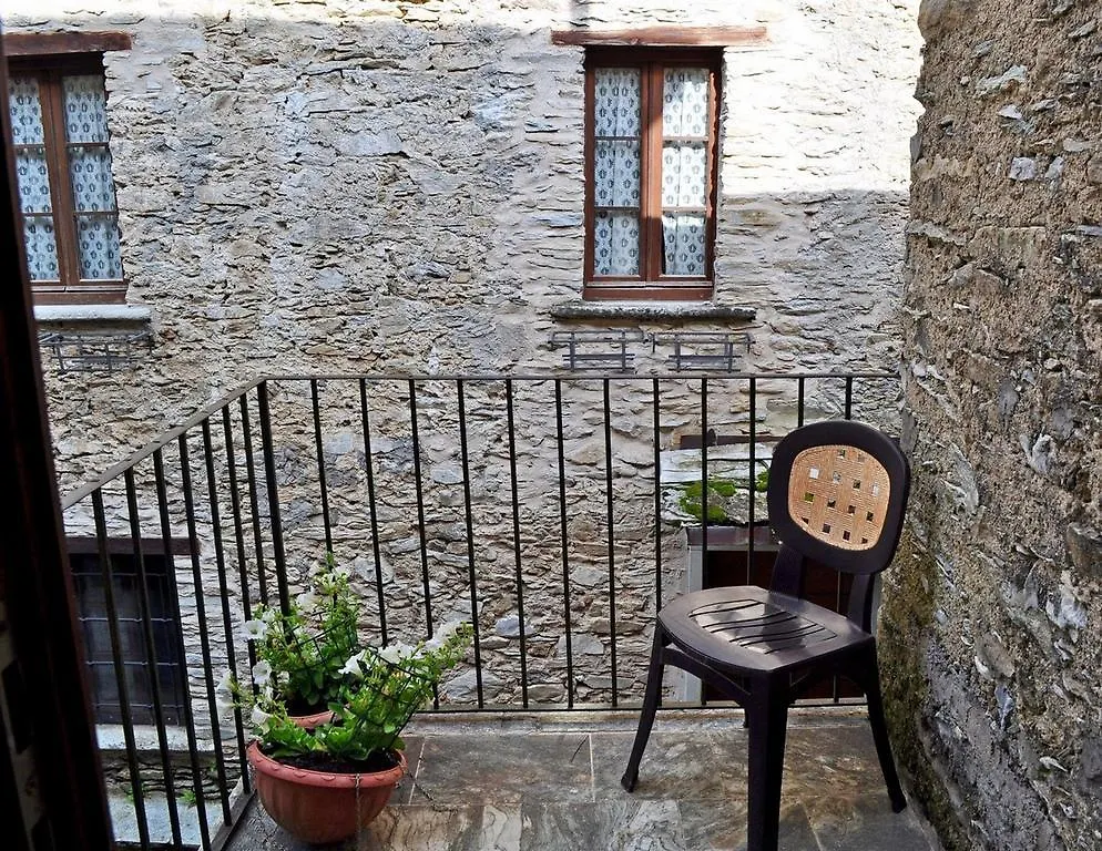Kır Evi Borgo Isola Santa Konuk evi